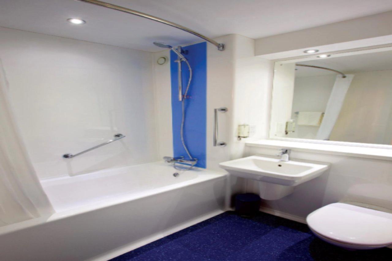 Travelodge Bracknell Eksteriør bilde